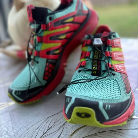 Salomon Vibrant Green and Red Trail Shoes - Picture 4 of 12